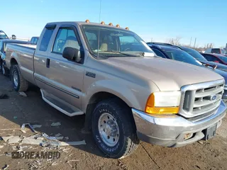 1999 Ford Super Duty F-250 XL with VIN 1FTNX20FXXEF09561, listed as a IAAI auction lot 41717288 with 203,416 mi miles. Bid and sale history available at carsss.com. Image 1.