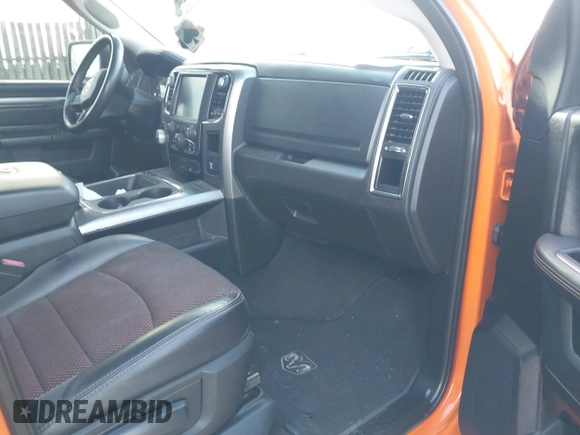 2017 Ram 1500 Night z VIN 1C6RR7MT6HS570778, wystawiony jako IAAI lot #41596704 z przebiegiem 122 878 mil mil oraz . Historia ofert i sprzedaży dostępna na DreamBid. Obrazek 5.
