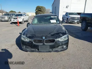 2018 BMW 3 Series 320i xDrive z VIN WBA8A3C52JA494542, wystawiony jako IAAI lot #41371426 z przebiegiem Nie podano mil oraz . Historia ofert i sprzedaży dostępna na DreamBid. Obrazek 12.