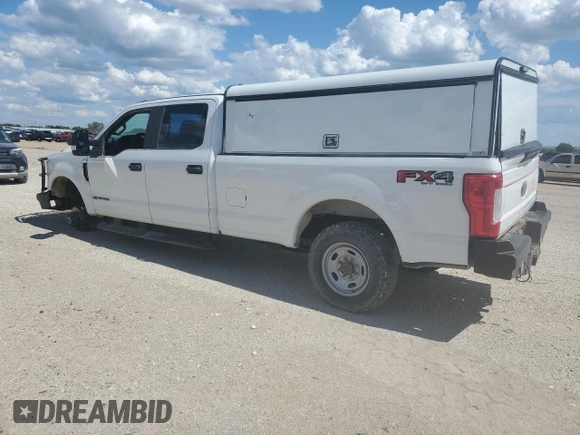2018 Ford F-250 XL z VIN 1FT7W2BTXJEC94835, wystawiony jako Copart lot #56362375 z przebiegiem 141 628 mil mil oraz Czysty tytuł • Clean title. Historia ofert i sprzedaży dostępna na DreamBid. Obrazek 2.