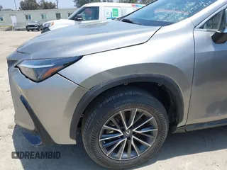 2022 Lexus NX 350 Premium z VIN 2T2GGCEZ1NC008202, wystawiony jako IAAI lot #42438898 z przebiegiem 14 729 mil mil oraz . Historia ofert i sprzedaży dostępna na DreamBid. Obrazek 18.