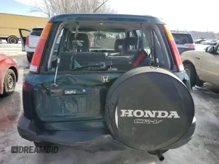 1998 Honda CR-V LX with VIN JHLRD184XWC107298, listed as a Copart auction lot 88753885 with 142,847 mi miles and Salvage Title. Bid and sale history available at carsss.com. Image 6.