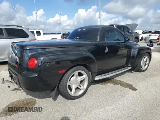 2003 Chevrolet SSR LS z VIN 1GCES14P73B101557, wystawiony jako Copart lot #73679984 z przebiegiem 107 554 mil mil oraz Szkody całkowita. Historia ofert i sprzedaży dostępna na DreamBid. Obrazek 3.