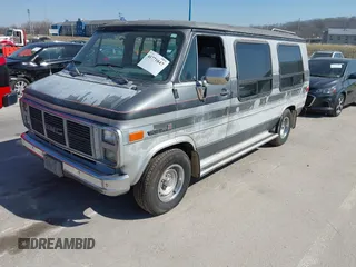 1989 GMC Vandura z VIN 1GDEG25KXK7519540, wystawiony jako IAAI lot #41771047 z przebiegiem 638 734 mil mil oraz . Historia ofert i sprzedaży dostępna na DreamBid. Obrazek 2.