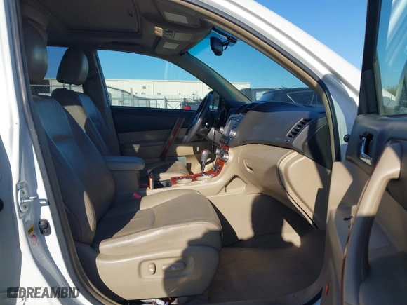 2009 Toyota Highlander Limited with VIN JTEDS42A392089990, listed as a IAAI auction lot 41797493 with 186,739 mi miles. Bid and sale history available at carsss.com. Image 5.