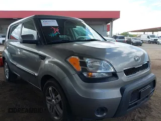 2010 Kia Soul + with VIN KNDJT2A28A7163141, listed as a IAAI auction lot 42035132 with 211,661 mi miles. Bid and sale history available at carsss.com. Image 1.