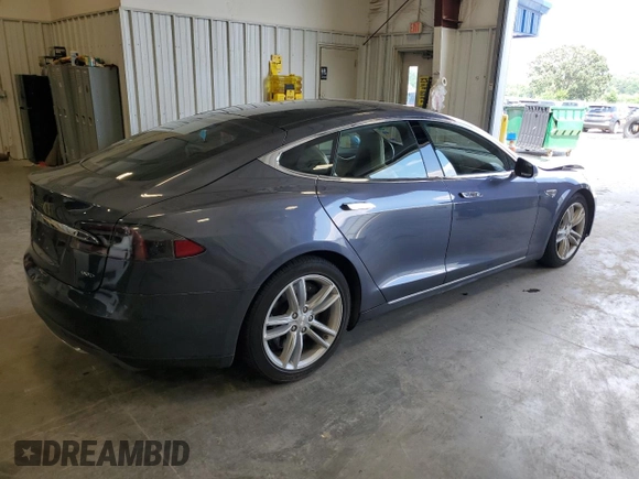 2016 Tesla Model S 90D with VIN 5YJSA1E26GF126607, listed as a Copart auction lot 61333845 with 132,222 mi miles and Non repairable. Bid and sale history available at DreamBid. Image 3.
