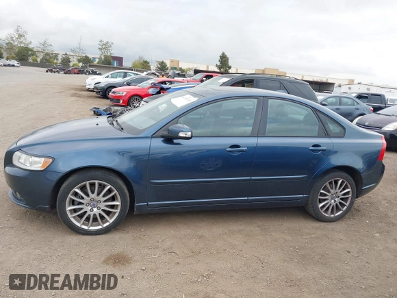 2009 Volvo S40 2.4L с VIN YV1MS382292445158, выставлен на аукционе IAAI как лот 42032933 с пробегом 129 025 миль миль и . История ставок и продаж доступна на DreamBid. Изображение 14.