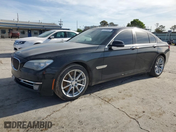 2013 BMW 7 Series 750i xDrive z VIN WBAYB6C50DD223559, wystawiony jako Copart lot #54000435 z przebiegiem 265 821 mil mil oraz Czysty tytuł • Clean title. Historia ofert i sprzedaży dostępna na DreamBid. Obrazek 1.