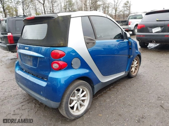 2009 Smart fortwo Passion with VIN WMEEK31X39K225478, listed as a IAAI auction lot 41510522 with 1 mi miles. Bid and sale history available at carsss.com. Image 4.