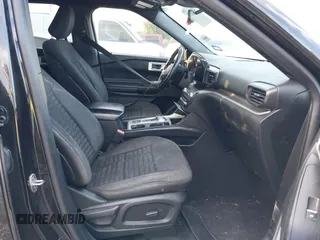2020 Ford Explorer XLT z VIN 1FMSK7DH5LGC28692, wystawiony jako IAAI lot #42348778 z przebiegiem 107 782 mil mil oraz . Historia ofert i sprzedaży dostępna na DreamBid. Obrazek 5.