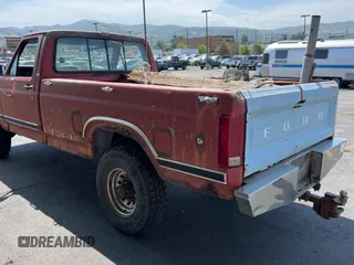 1986 Ford F-250 z VIN 1FTHF26L6GPA07454, wystawiony jako Copart lot #65404175 z przebiegiem 69 638 mil mil oraz Czysty tytuł • Clean title. Historia ofert i sprzedaży dostępna na DreamBid. Obrazek 3.