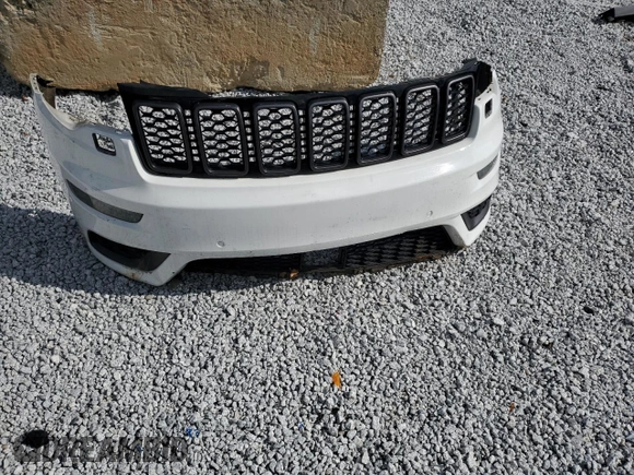 2018 Jeep Grand Cherokee High Altitude with VIN 1C4RJECG1JC142237, listed as a Copart auction lot 46145595 with 168,824 mi miles and Clean title. Bid and sale history available at DreamBid. Image 13.