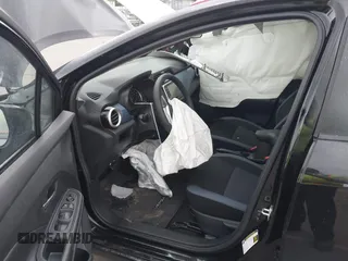 2025 Nissan Versa SV z VIN 3N1CN8EV5SL818284, wystawiony jako IAAI lot #42374797 z przebiegiem 7 800 mil mil oraz . Historia ofert i sprzedaży dostępna na DreamBid. Obrazek 5.