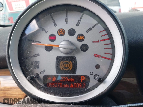 2009 MINI Hardtop S with VIN WMWMF73599TW83678, listed as a IAAI auction lot 42750705 with 95,278 mi miles and . Bid and sale history available at DreamBid. Image 7.