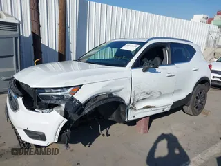 2020 Volvo XC40 Inscription with VIN YV4AC2HL5L2306199, listed as a IAAI auction lot 41687154 with 22,061 mi miles. Bid and sale history available at carsss.com. Image 6.