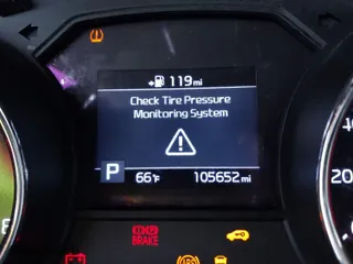 2019 Kia Sedona EX with VIN KNDMB5C18K6526325, listed as a IAAI auction lot 41877920 with 105,652 mi miles. Bid and sale history available at carsss.com. Image 16.