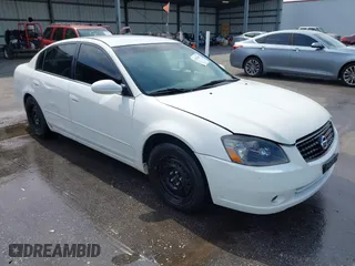 2006 Nissan Altima 2.5 with VIN 1N4AL11D06N329835, listed as a IAAI auction lot 41756507 with 152,803 mi miles. Bid and sale history available at carsss.com. Image 1.