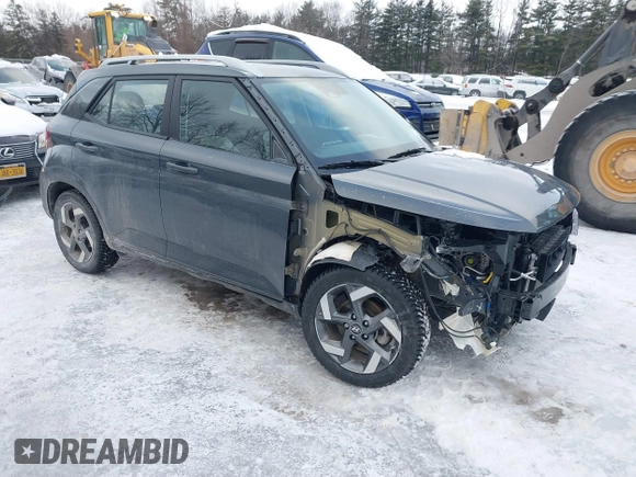 2024 Hyundai Venue SEL z VIN KMHRC8A39RU317444, wystawiony jako IAAI lot #41596048 z przebiegiem 8 619 mil mil oraz . Historia ofert i sprzedaży dostępna na DreamBid. Obrazek 1.