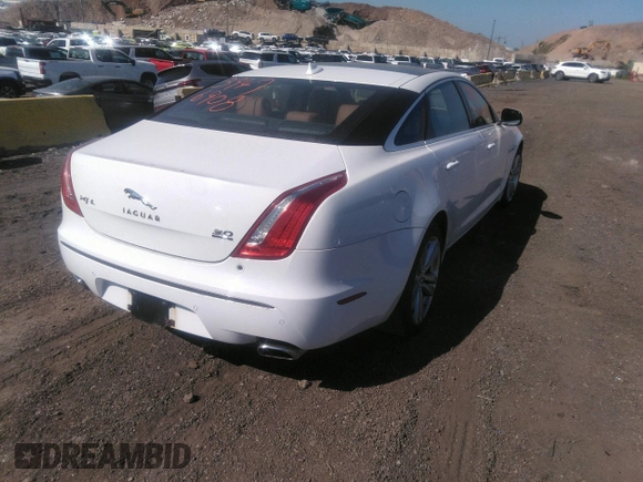 2013 Jaguar XJ Portfolio z VIN SAJWJ2GD9D8V46428, wystawiony jako IAAI lot #39476908 z przebiegiem 121 344 mil mil oraz . Historia ofert i sprzedaży dostępna na DreamBid. Obrazek 4.