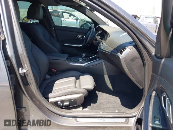 2020 BMW 3 Series 330i z VIN 3MW5R1J03L8B17207, wystawiony jako IAAI lot #42090508 z przebiegiem 105 982 mil mil oraz . Historia ofert i sprzedaży dostępna na DreamBid. Obrazek 5.