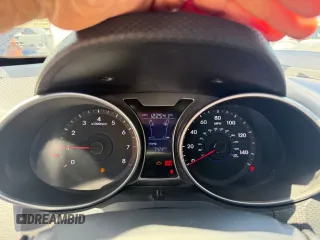 2013 Hyundai Veloster w/Black Int z VIN KMHTC6AD1DU094781, wystawiony jako Copart lot #60271115 z przebiegiem 122 541 mil mil oraz Szkoda całkowita • Salvage title. Historia ofert i sprzedaży dostępna na DreamBid. Obrazek 8.
