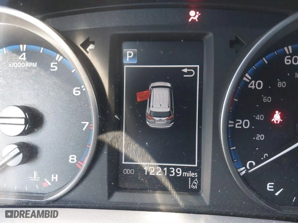 2018 Toyota RAV4 XLE with VIN JTMWFREV1JJ151684, listed as a IAAI auction lot 41745711 with 122,139 mi miles. Bid and sale history available at carsss.com. Image 15.