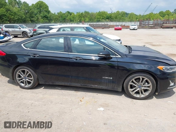 2019 Ford Fusion Titanium z VIN 3FA6P0RU0KR260239, wystawiony jako IAAI lot #42436643 z przebiegiem 114 631 mil mil oraz . Historia ofert i sprzedaży dostępna na DreamBid. Obrazek 13.