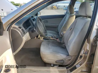 2008 Kia Spectra EX z VIN KNAFE122785521941, wystawiony jako Copart lot #59147995 z przebiegiem 58 495 mil mil oraz Czysty tytuł • Clean title. Historia ofert i sprzedaży dostępna na DreamBid. Obrazek 7.