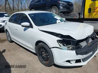 2014 Volkswagen Jetta SE z VIN 3VWD17AJ0EM297514, wystawiony jako IAAI lot #41879683 z przebiegiem 139 555 mil mil oraz . Historia ofert i sprzedaży dostępna na DreamBid. Obrazek 1.