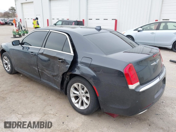 2016 Chrysler 300 Anniversary Edition z VIN 2C3CCAAG0GH135642, wystawiony jako IAAI lot #42073900 z przebiegiem 147 476 mil mil oraz . Historia ofert i sprzedaży dostępna na DreamBid. Obrazek 3.