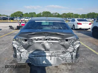 2025 Toyota Camry LE z VIN 4T1DAACK0SU500801, wystawiony jako IAAI lot #42123753 z przebiegiem 11 742 mil mil oraz . Historia ofert i sprzedaży dostępna na DreamBid. Obrazek 6.