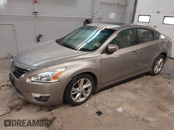 2014 Nissan Altima 2.5 with VIN 1N4AL3APXEN255733, listed as a IAAI auction lot 41566176 with 189,993 mi miles. Bid and sale history available at carsss.com. Image 2.
