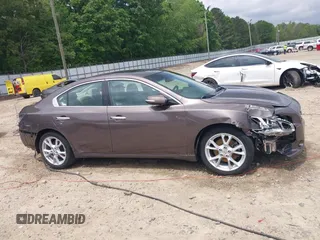 2013 Nissan Maxima SV z VIN 1N4AA5AP9DC816466, wystawiony jako IAAI lot #42141189 z przebiegiem 185 037 mil mil oraz . Historia ofert i sprzedaży dostępna na DreamBid. Obrazek 14.