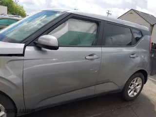 2024 Kia Soul LX with VIN KNDJ23AU1R7917180, listed as a IAAI auction lot 42010309 with 7,915 mi miles. Bid and sale history available at carsss.com. Image 14.