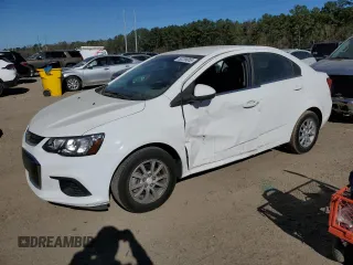 2019 Chevrolet Sonic LT z VIN 1G1JD5SB4K4111028, wystawiony jako Copart lot #50239055 z przebiegiem 45 898 mil mil oraz Szkoda całkowita • Salvage title. Historia ofert i sprzedaży dostępna na DreamBid. Obrazek 1.