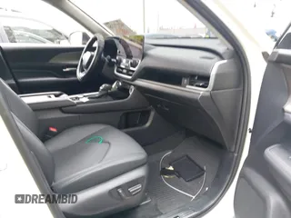 2024 Toyota Highlander XLE with VIN 5TDAAAA59RS007427, listed as a IAAI auction lot 42272224 with 14,260 mi miles and . Bid and sale history available at DreamBid. Image 5.