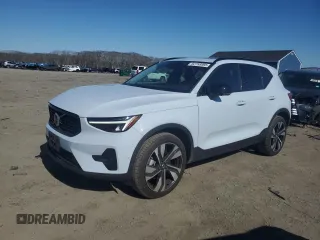 2024 Volvo XC40 Plus Dark Theme с VIN YV4L12UL5R2363368, выставлен на аукционе Copart как лот 52758865 с пробегом 4 878 миль миль и Списание • Salvage title. История ставок и продаж доступна на DreamBid. Изображение 1.
