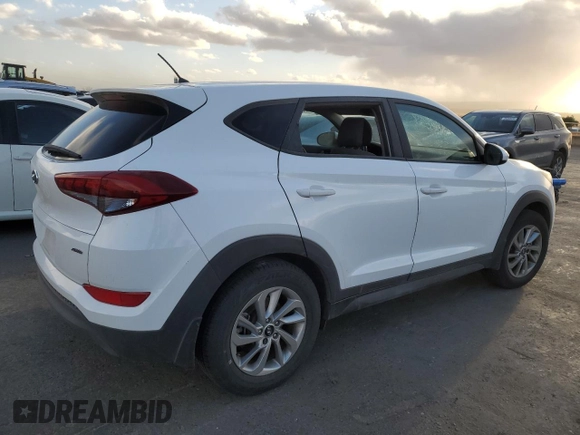 2018 Hyundai Tucson SE z VIN KM8J2CA41JU667909, wystawiony jako Copart lot #49583005 z przebiegiem Nie podano mil oraz Szkody całkowita. Historia ofert i sprzedaży dostępna na DreamBid. Obrazek 3.