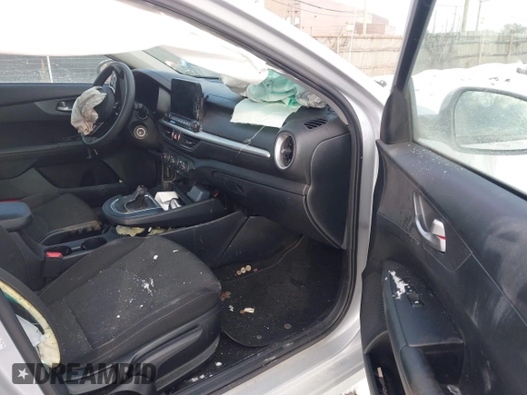 2021 Kia Forte LXS z VIN 3KPF24AD5ME270044, wystawiony jako IAAI lot #41405638 z przebiegiem 82 963 mil mil oraz . Historia ofert i sprzedaży dostępna na DreamBid. Obrazek 5.