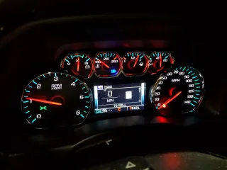 2017 GMC Sierra 1500 SLT z VIN 3GTU2NEC1HG211372, wystawiony jako Copart lot #56509595 z przebiegiem 72 150 mil mil oraz Szkody całkowita. Historia ofert i sprzedaży dostępna na DreamBid. Obrazek 9.