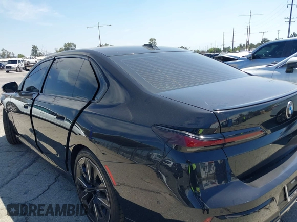 2023 BMW 7 Series 740i с VIN WBA23EH09PCL71147, выставлен на аукционе IAAI как лот 41906244 с пробегом 51 981 миль миль и . История ставок и продаж доступна на DreamBid. Изображение 3.