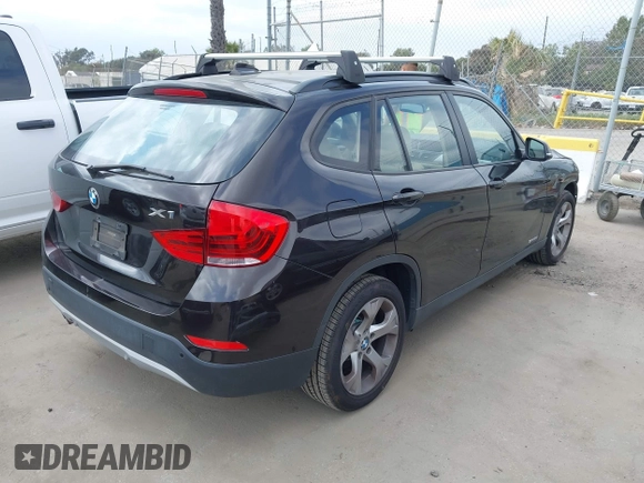 2015 BMW X1 sDrive28i z VIN WBAVM1C52FVW56961, wystawiony jako IAAI lot #42053931 z przebiegiem 97 648 mil mil oraz . Historia ofert i sprzedaży dostępna na DreamBid. Obrazek 4.