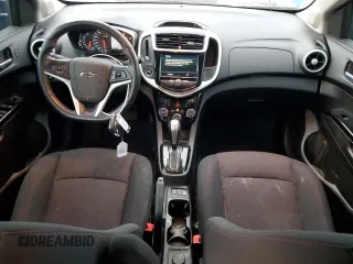2019 Chevrolet Sonic LT z VIN 1G1JD5SB3K4148300, wystawiony jako Copart lot #52169025 z przebiegiem 59 689 mil mil oraz Szkoda całkowita • Salvage title. Historia ofert i sprzedaży dostępna na DreamBid. Obrazek 8.