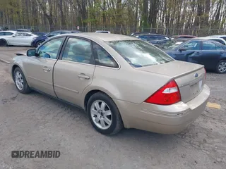 2005 Ford Five Hundred SE z VIN 1FAFP23115G121341, wystawiony jako IAAI lot #42027397 z przebiegiem 110 851 mil mil oraz . Historia ofert i sprzedaży dostępna na DreamBid. Obrazek 3.