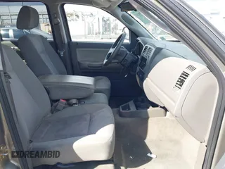 2007 Dodge Dakota SLT with VIN 1D7HE48N47S144084, listed as a IAAI auction lot 41798243 with 190,248 mi miles and . Bid and sale history available at carsss.com. Image 5.
