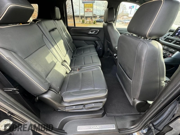 2021 GMC Yukon XL SLT with VIN 1GKS2GKDXMR238116, listed as a Copart auction lot 87132704 with 106,975 mi miles and Clean Title. Bid and sale history available at carsss.com. Image 6.