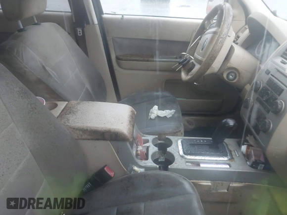 2011 Ford Escape XLT with VIN 1FMCU0D70BKA25265, listed as a IAAI auction lot 41539864 with 1 mi miles. Bid and sale history available at carsss.com. Image 5.