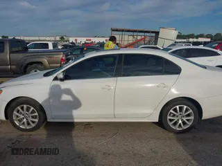 2013 Volkswagen Jetta SE с VIN 3VWDX7AJ9DM447830, выставлен на аукционе IAAI как лот 42310246 с пробегом 160 874 миль миль и . История ставок и продаж доступна на DreamBid. Изображение 14.