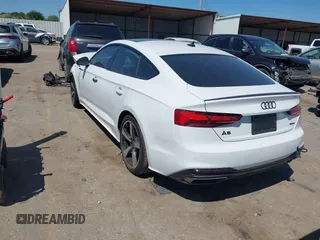 2024 Audi A5 Sportback S line Premium Plus z VIN WAUFACF52RA118986, wystawiony jako IAAI lot #41962998 z przebiegiem 2 089 mil mil oraz . Historia ofert i sprzedaży dostępna na DreamBid. Obrazek 3.